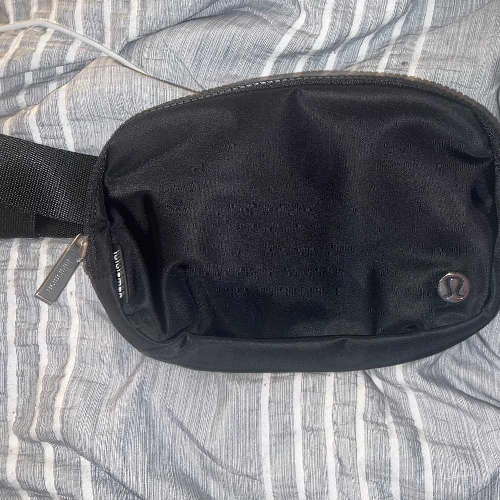 NWT LULULEMON EVERYWHERE BELT BAG EBB BLACK